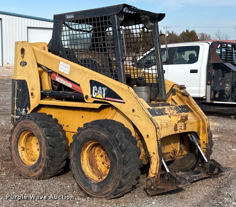 image for item ES5765 2002 Caterpillar 246 skid steer loader