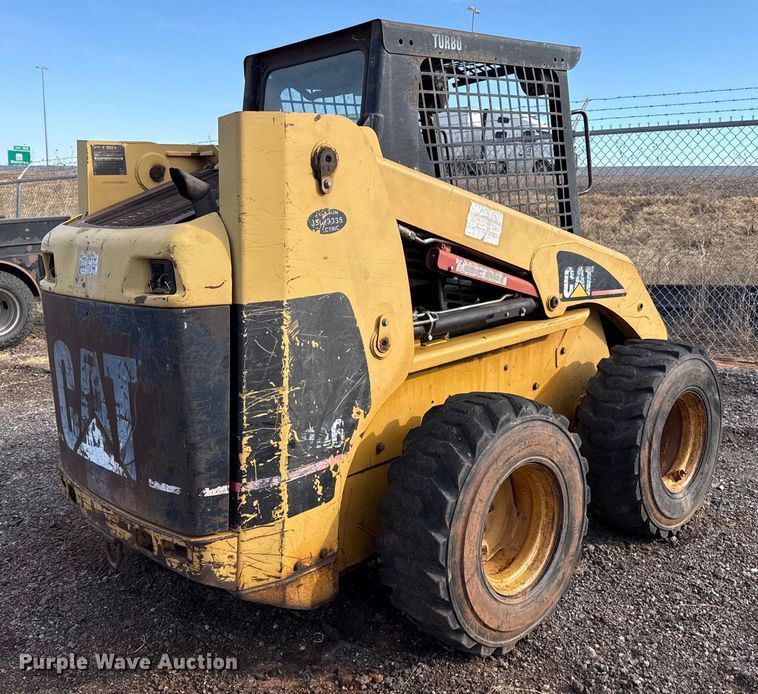 image for item ES5765 2002 Caterpillar 246 skid steer loader