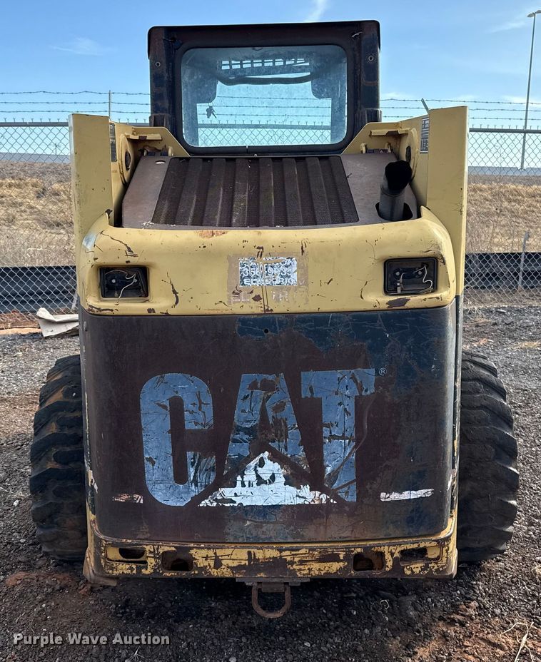 image for item ES5765 2002 Caterpillar 246 skid steer loader