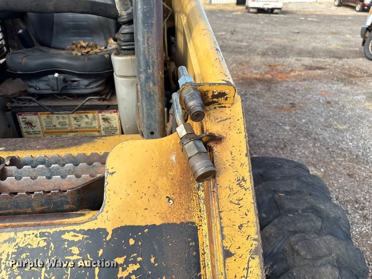 image for item ES5765 2002 Caterpillar 246 skid steer loader