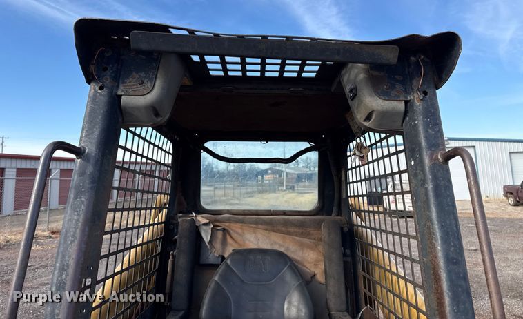 image for item ES5765 2002 Caterpillar 246 skid steer loader