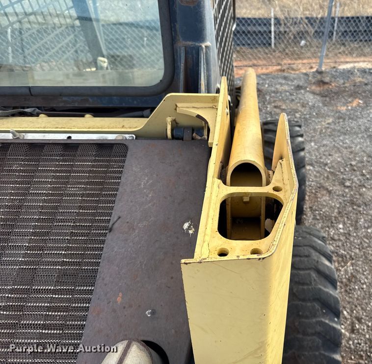 image for item ES5765 2002 Caterpillar 246 skid steer loader