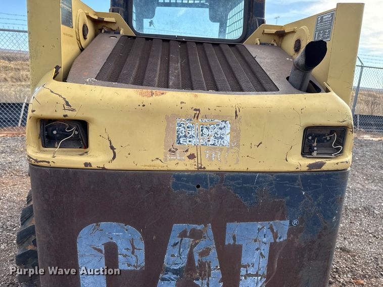 image for item ES5765 2002 Caterpillar 246 skid steer loader