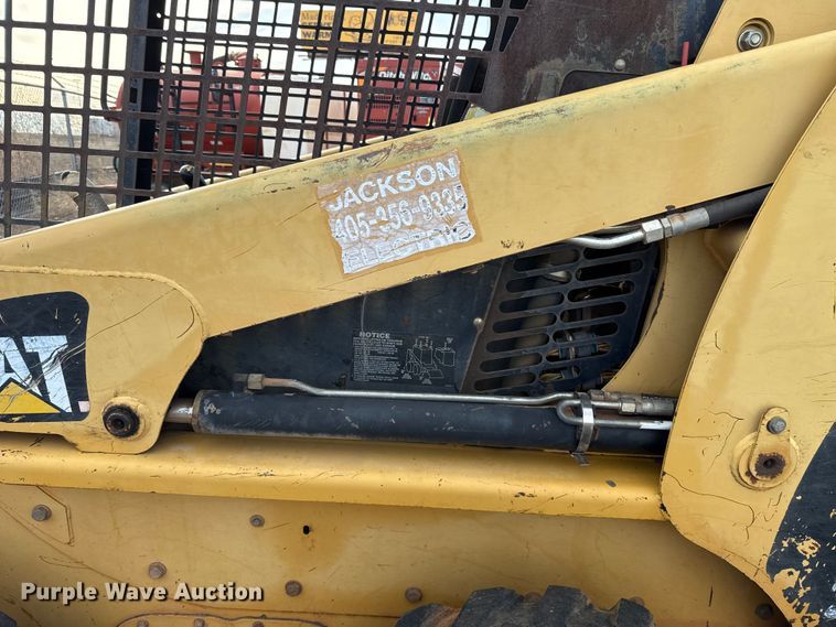 image for item ES5765 2002 Caterpillar 246 skid steer loader
