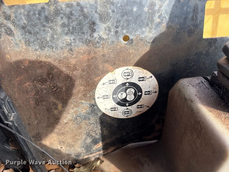 image for item ES5765 2002 Caterpillar 246 skid steer loader