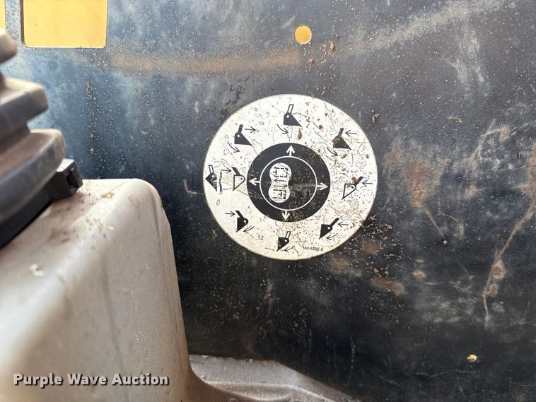 image for item ES5765 2002 Caterpillar 246 skid steer loader