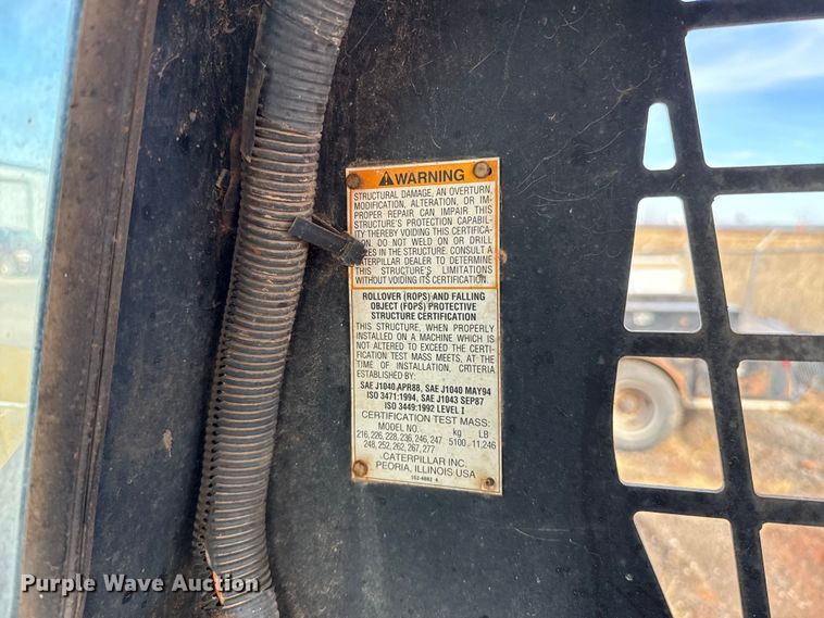 image for item ES5765 2002 Caterpillar 246 skid steer loader