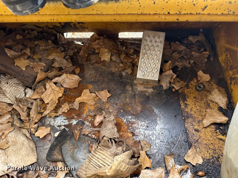 image for item ES5765 2002 Caterpillar 246 skid steer loader