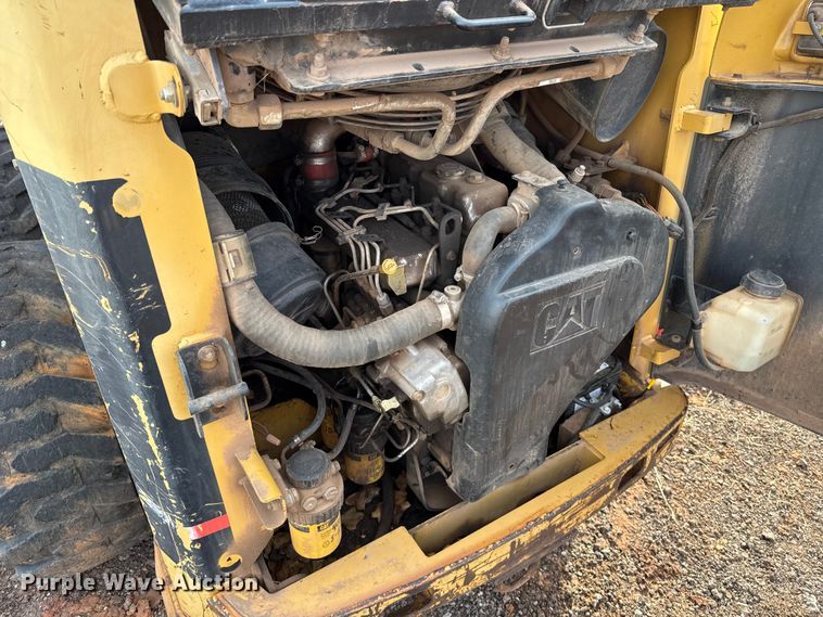 image for item ES5765 2002 Caterpillar 246 skid steer loader