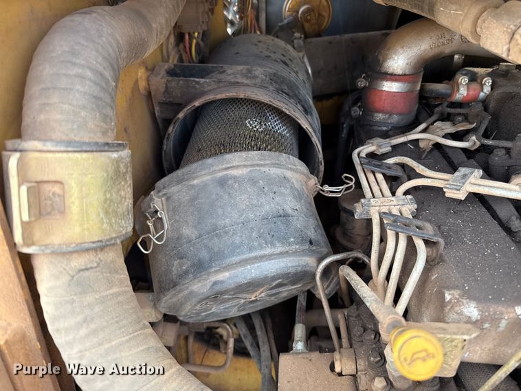 image for item ES5765 2002 Caterpillar 246 skid steer loader