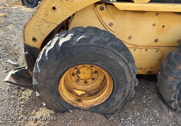 image for item ES5765 2002 Caterpillar 246 skid steer loader