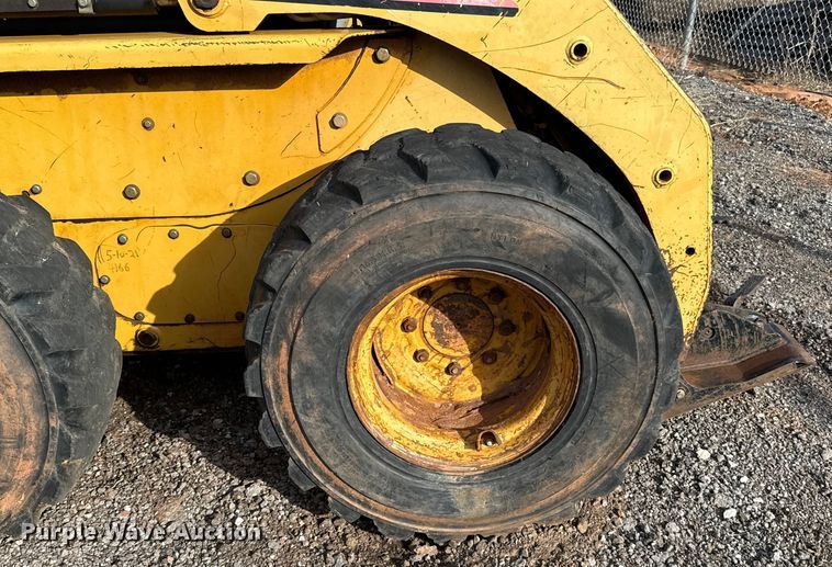 image for item ES5765 2002 Caterpillar 246 skid steer loader
