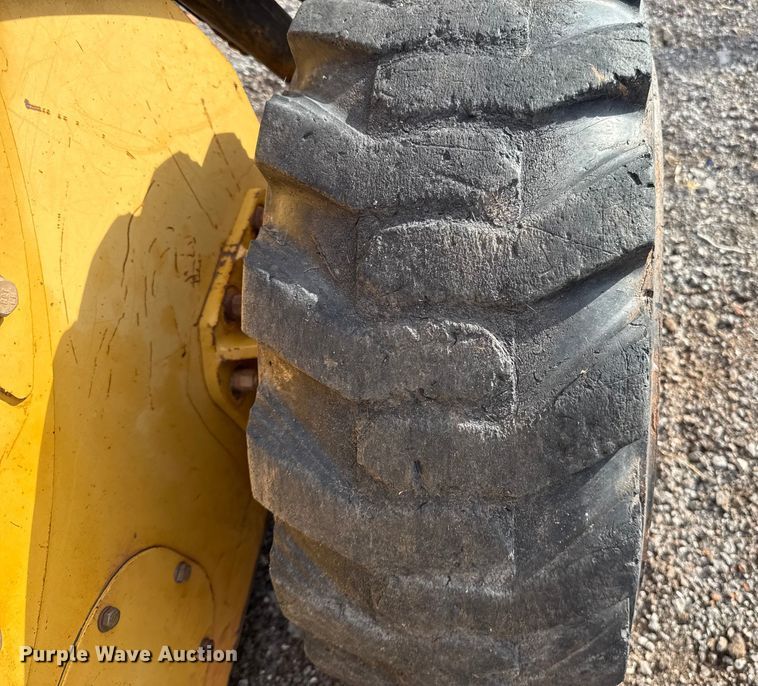 image for item ES5765 2002 Caterpillar 246 skid steer loader