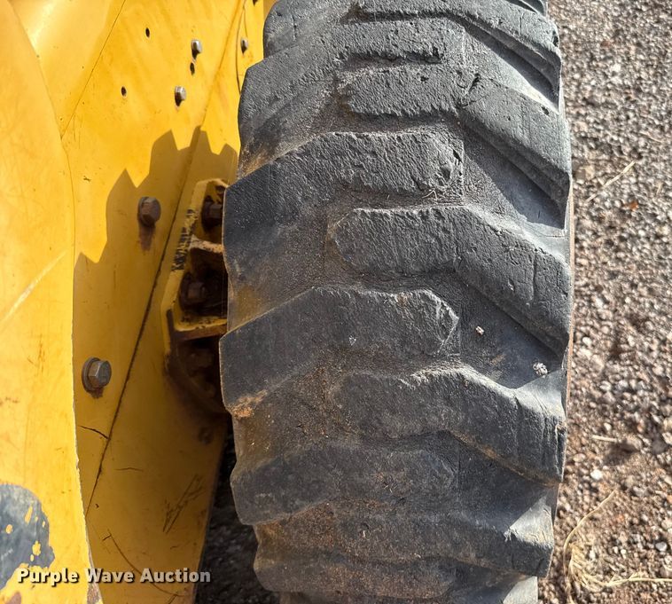 image for item ES5765 2002 Caterpillar 246 skid steer loader