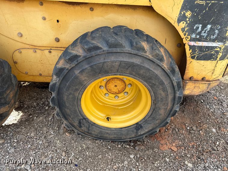 image for item ES5765 2002 Caterpillar 246 skid steer loader