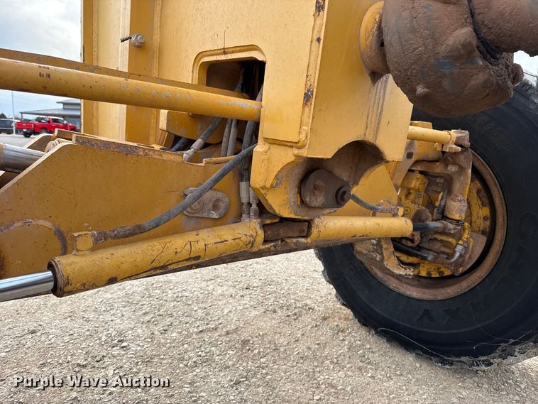 image for item ES5797 2012 John Deere 672G motor grader