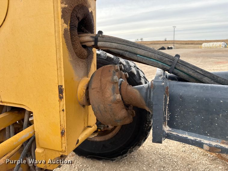 image for item ES5797 2012 John Deere 672G motor grader