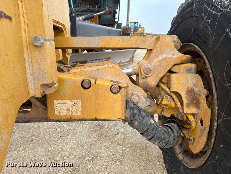 image for item ES5797 2012 John Deere 672G motor grader