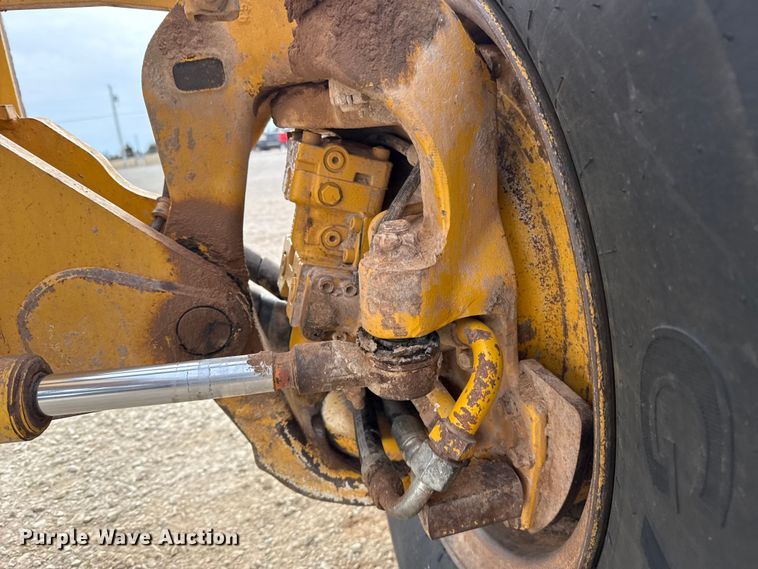 image for item ES5797 2012 John Deere 672G motor grader