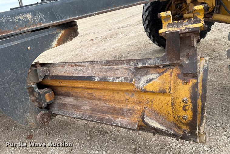 image for item ES5797 2012 John Deere 672G motor grader