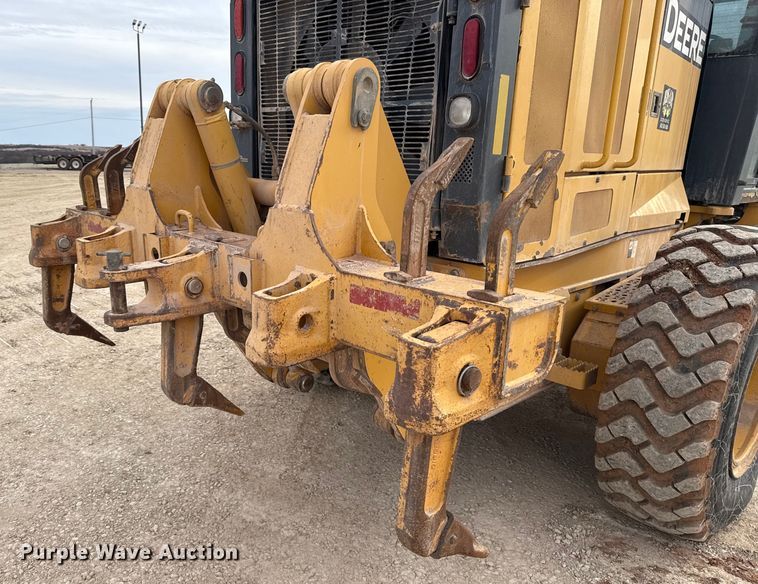 image for item ES5797 2012 John Deere 672G motor grader