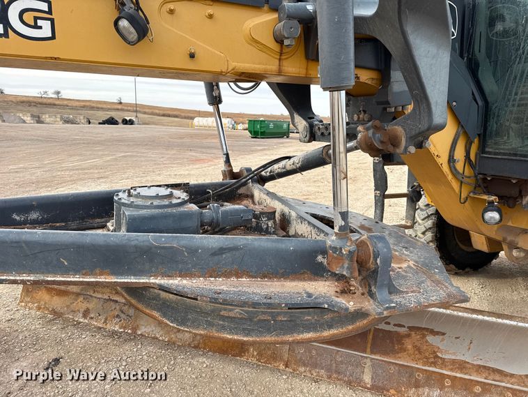 image for item ES5797 2012 John Deere 672G motor grader