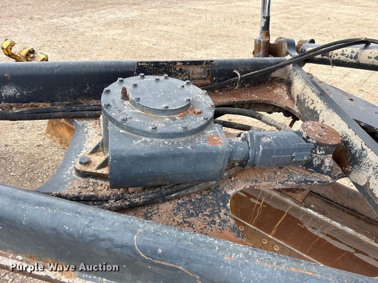 image for item ES5797 2012 John Deere 672G motor grader