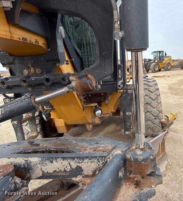 image for item ES5797 2012 John Deere 672G motor grader