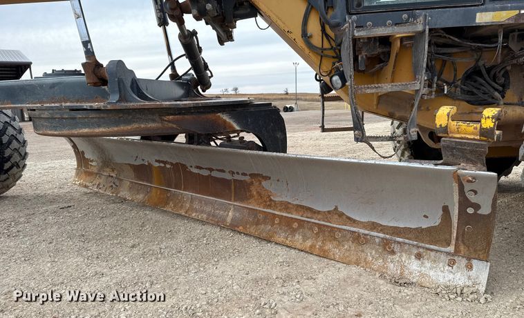 image for item ES5797 2012 John Deere 672G motor grader