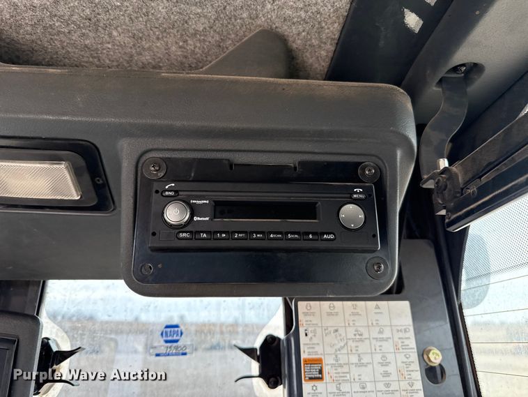 image for item ES5797 2012 John Deere 672G motor grader