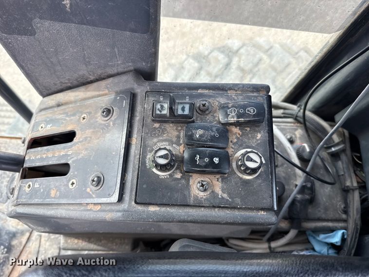 image for item ES5797 2012 John Deere 672G motor grader