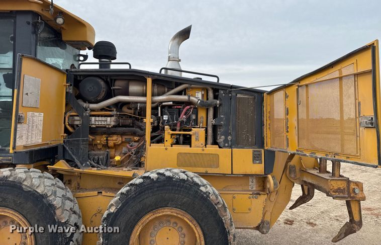 image for item ES5797 2012 John Deere 672G motor grader