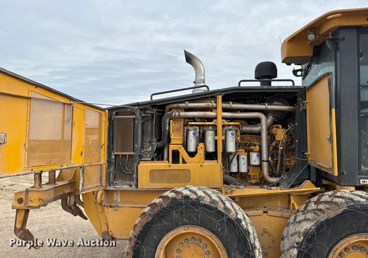 image for item ES5797 2012 John Deere 672G motor grader