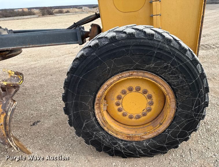 image for item ES5797 2012 John Deere 672G motor grader