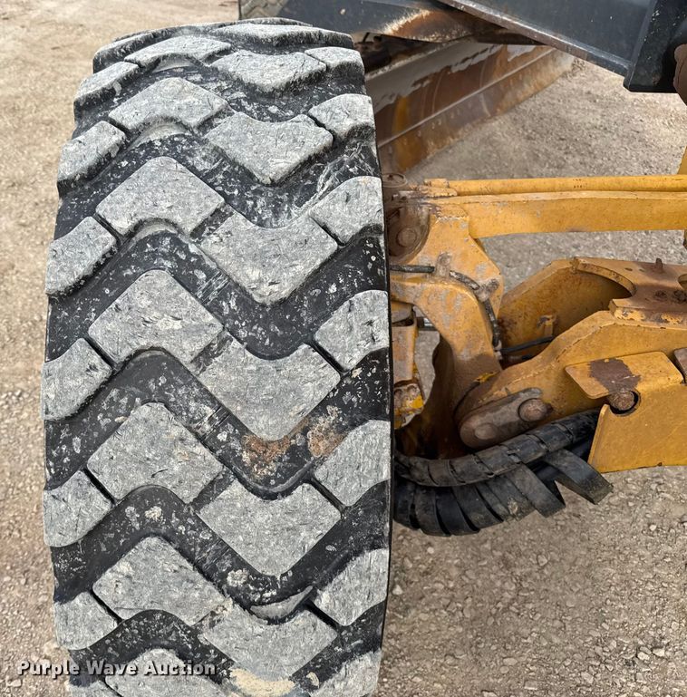 image for item ES5797 2012 John Deere 672G motor grader