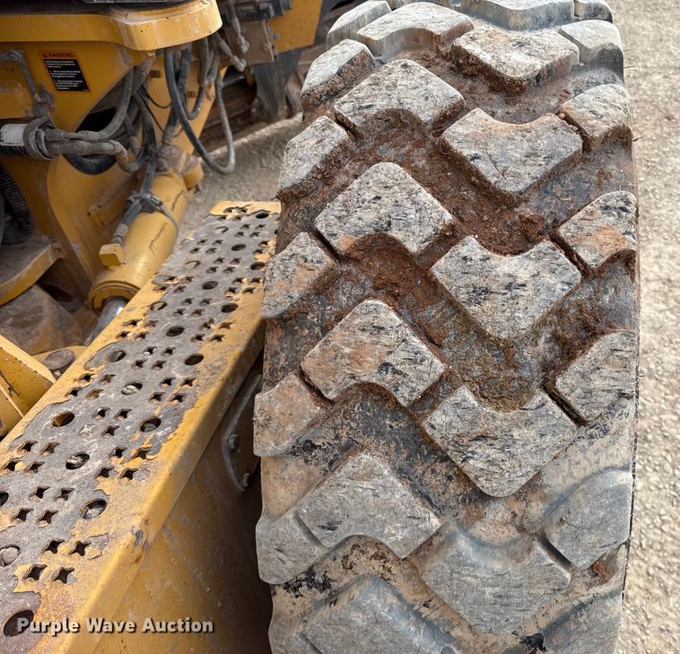 image for item ES5797 2012 John Deere 672G motor grader