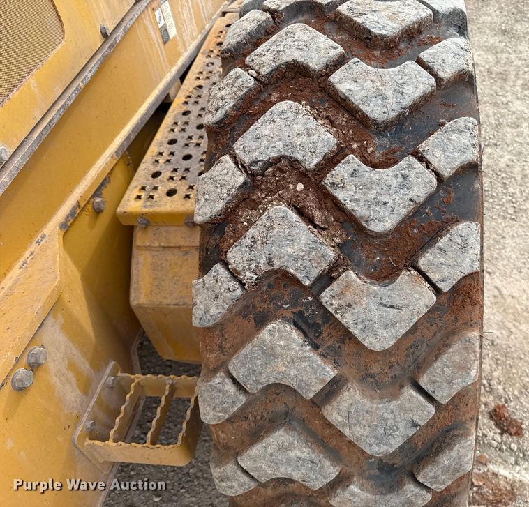 image for item ES5797 2012 John Deere 672G motor grader