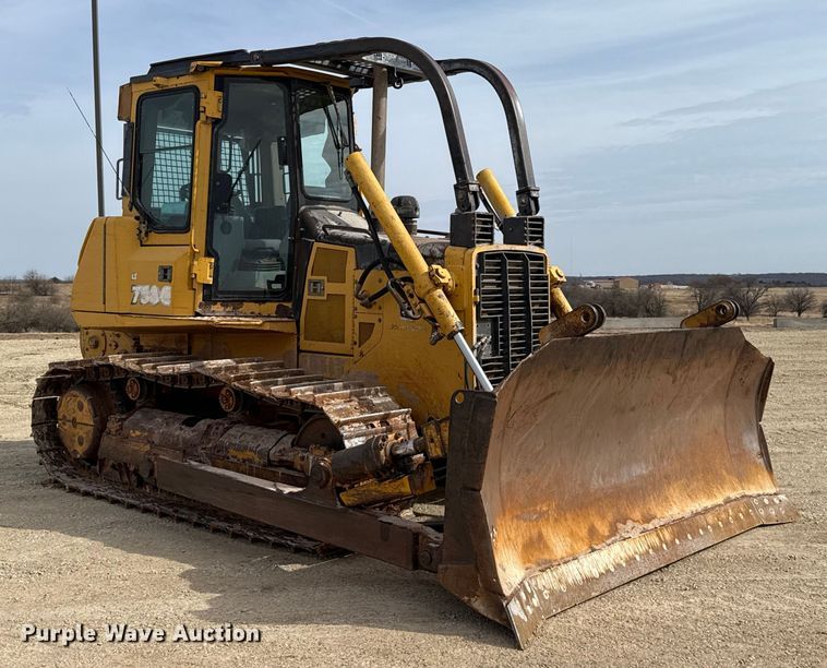 image for item ES5798 2004 John Deere 750C LT dozer