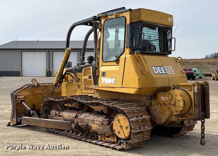 image for item ES5798 2004 John Deere 750C LT dozer