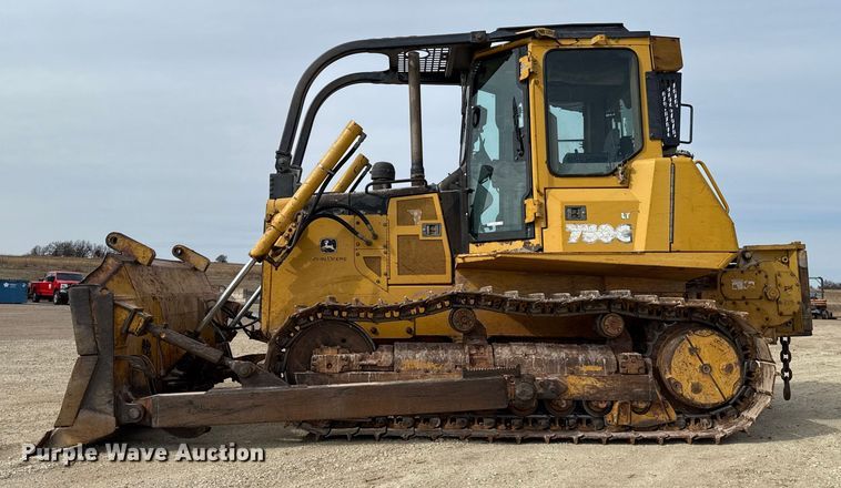 image for item ES5798 2004 John Deere 750C LT dozer