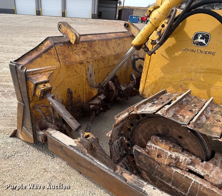 image for item ES5798 2004 John Deere 750C LT dozer