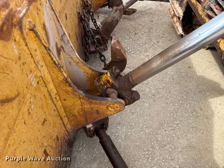 image for item ES5798 2004 John Deere 750C LT dozer