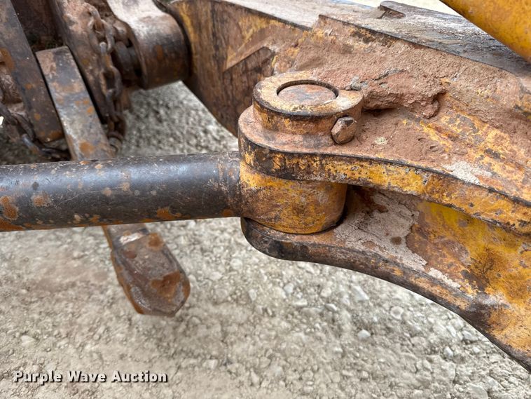 image for item ES5798 2004 John Deere 750C LT dozer