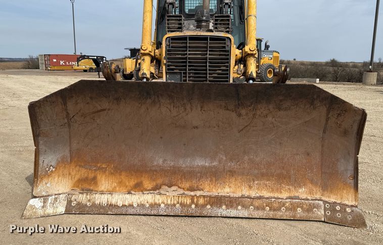 image for item ES5798 2004 John Deere 750C LT dozer