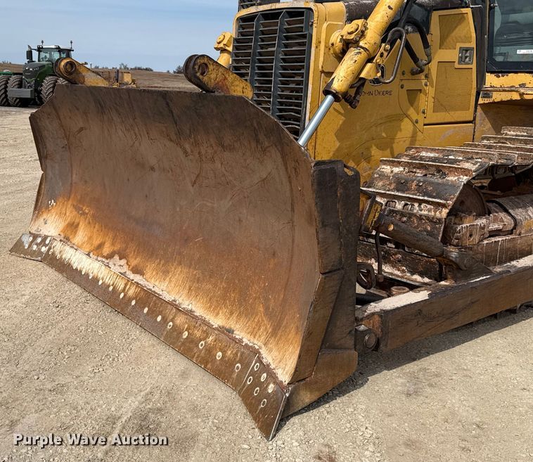 image for item ES5798 2004 John Deere 750C LT dozer