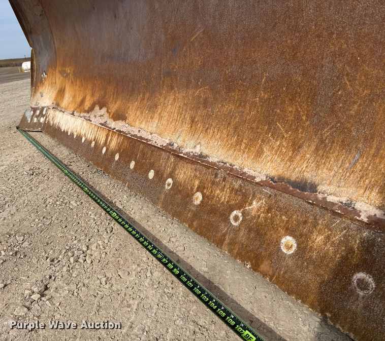 image for item ES5798 2004 John Deere 750C LT dozer