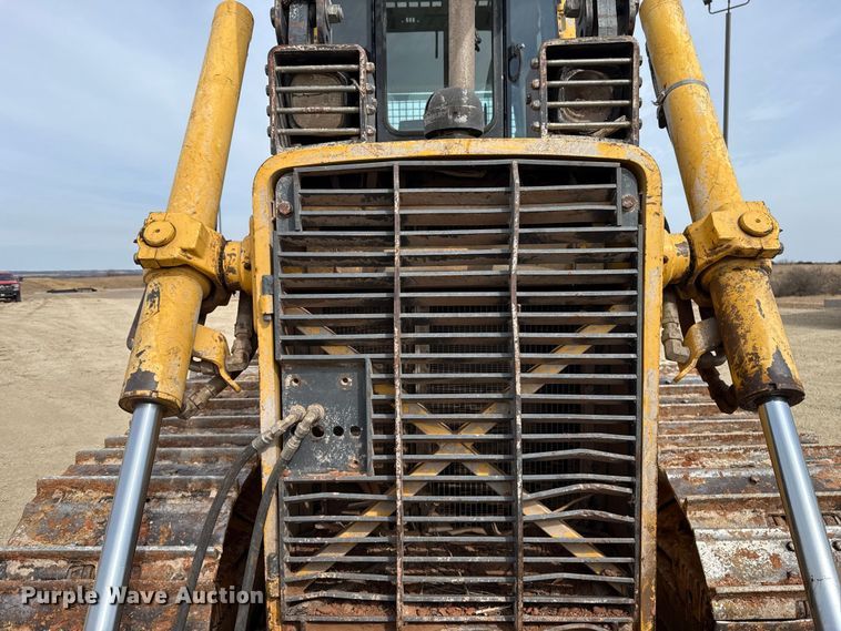 image for item ES5798 2004 John Deere 750C LT dozer