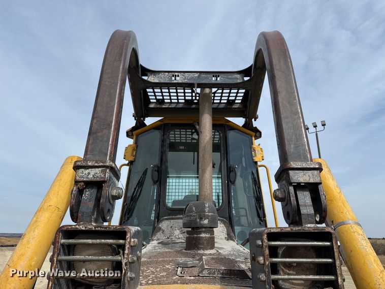 image for item ES5798 2004 John Deere 750C LT dozer