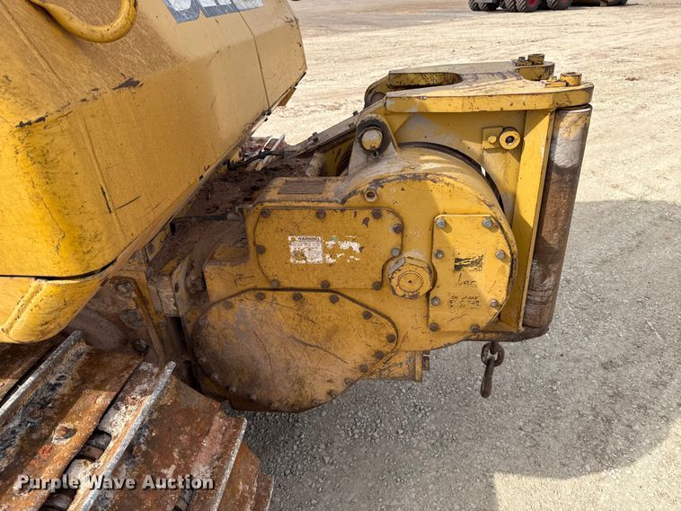 image for item ES5798 2004 John Deere 750C LT dozer