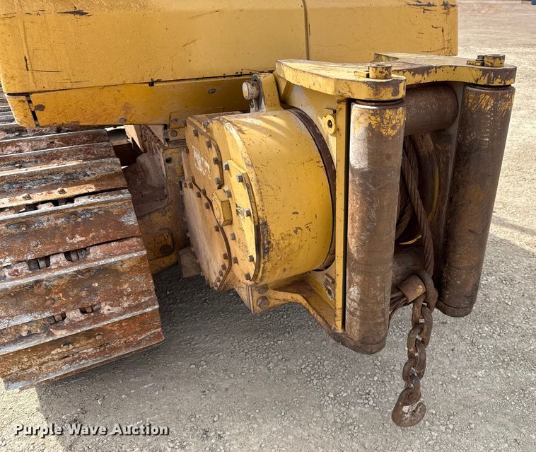 image for item ES5798 2004 John Deere 750C LT dozer